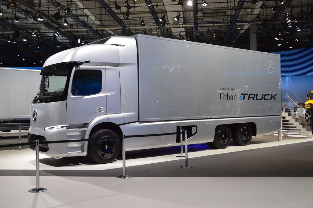 2016_Mercedes_Urban_etruck._Spielvogel