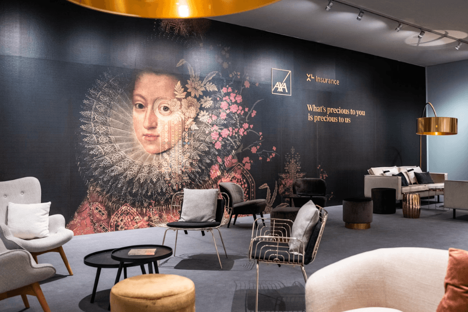 AXA stand op kunstbeurs Tefaf