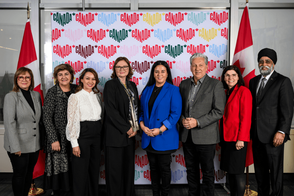 Ministerial Tourism Council Canada met Minister van Toerisme Soraya Martinez Ferrada (blauw jasje) en links van haar de CEO van Destination Canada, Marsha Walden