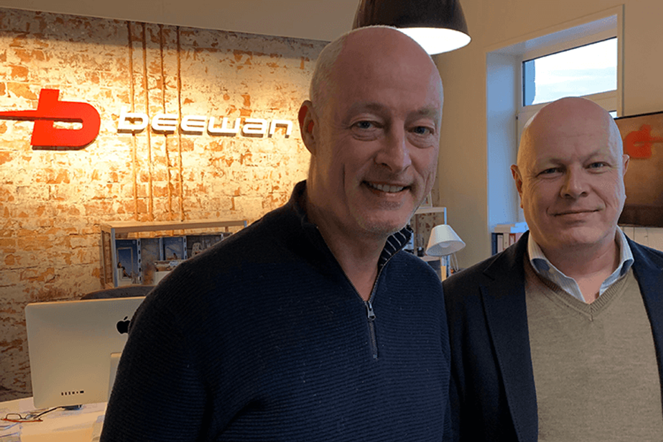 Beewan-directeuren Jan van Seventer en Rob van Rijswijk geven uitleg over de ROI-meting van Dutch Dubai