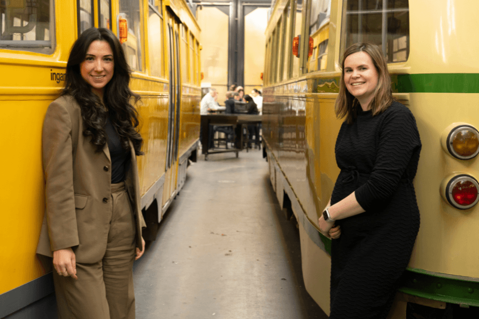 Esin Aközbek en Anouk den Herder