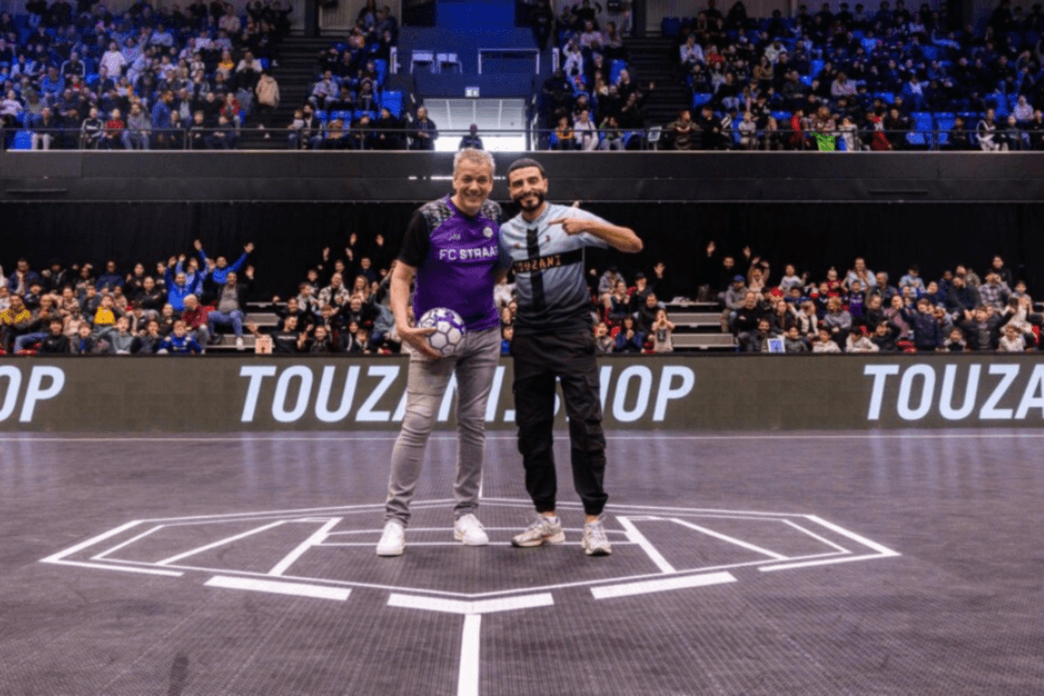 Oprichter Touzani op een toernooi van FC Straat.