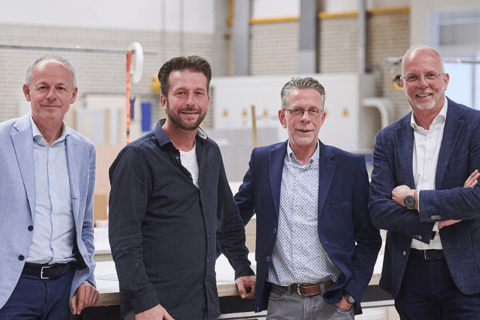 Thijs Hekers (financieel directeur Gielissen), André Poirot, Herbert Groeneveld (eigenaren Groeneveld&Poirot) en Andre Hoeben (algemeen directeur Gielissen)