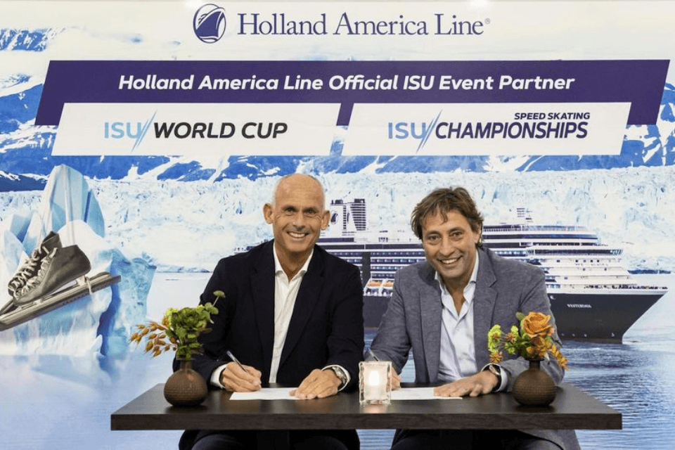 Tekenen van de overeenkomst tussen Holland America Line en internationale schaatsbond ISU.png