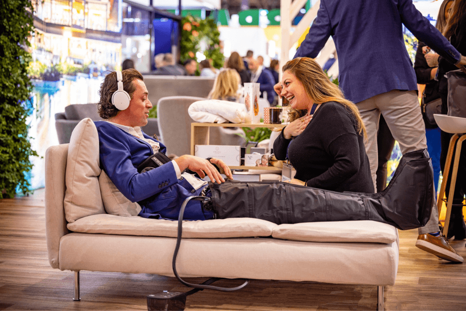 Bezoeker in de relax zone op IBTM World 2022