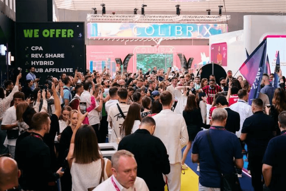 Beursbezoekers op IGB L!VE 2024