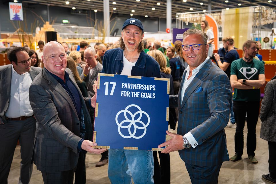 André Kuipers opent de Impact Fair.