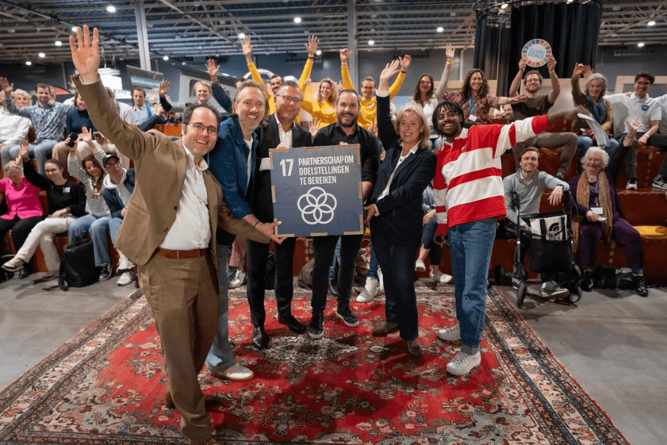 Jonne Arnoldussen (managing director Nationale Postcode Loterij) Micha van Hoorn (initiator Impact Fair) Jeroen van Hooff (CEO Koninklijke Jaarbeurs) Henk Jan Beltman (impact entrepreneur) Suzanne 