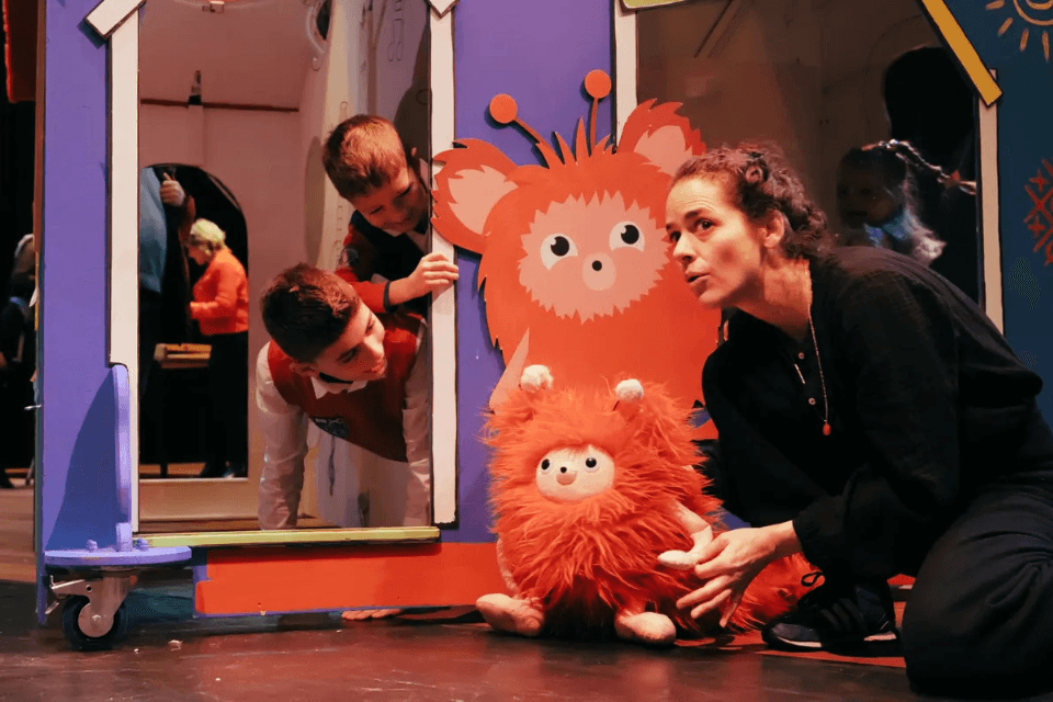 Kindervoorstelling in Schouwburg De Lawei