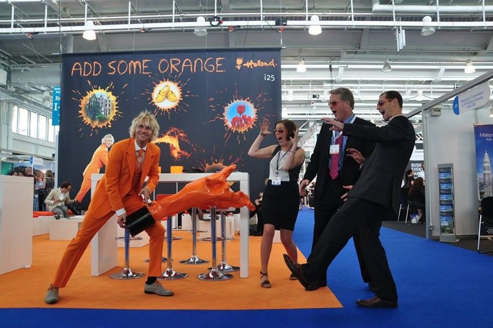 Mr Holland Add Some Orange campagne