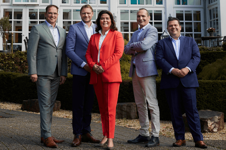 Tim Gillissen (Kasteel Vaalsbroek), Ernst van der Waal (Director of Operations Bilderberg Hotels), MaryLoes Baur (Hotel De Bilderberg), Ronald Slomp (Garden Hotel) en Harro Menkhorst (Grand Hotel Wientjes).