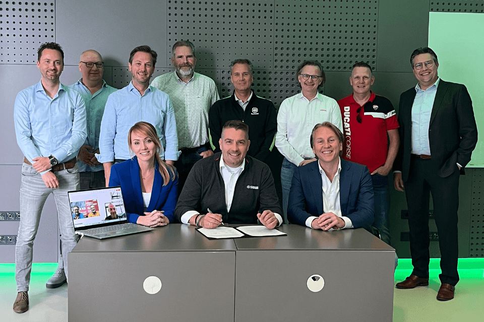 Ondertekening samenwerking Motorbeurs Utrecht en All Brands United’