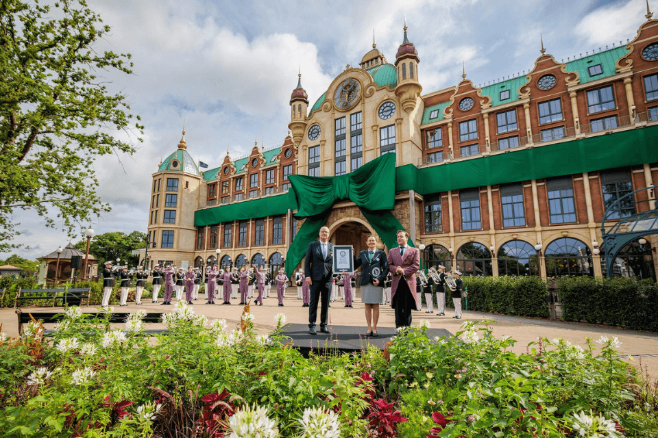 Opening Efteling Grand Hotel met de grootste strik ter wereld