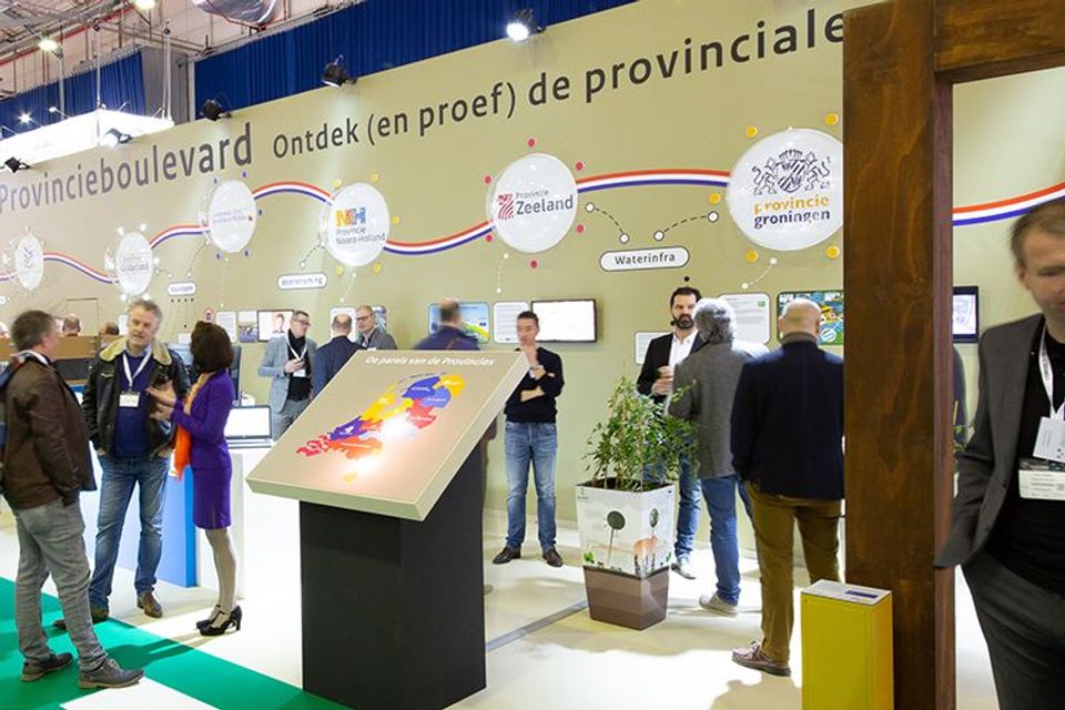 De parelwand van de provincieboulevard op Infratech