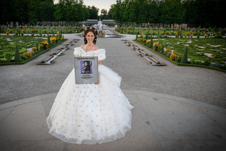 Pia Douwes met de Diamanten Ticket voor Musical Elisabeth