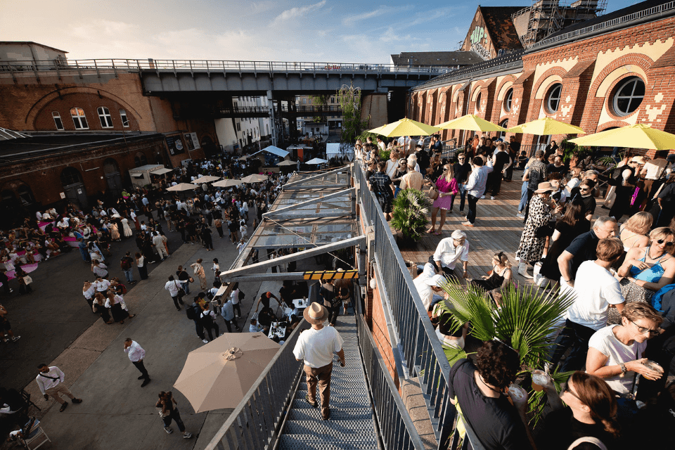 Bezoekers Premium Berlin op de buitenlocatie Station Berlin