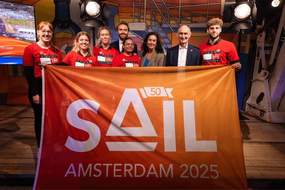 Burgemeester Halsema & Arie Jan de Waard met wavemakers van #SAIL2025