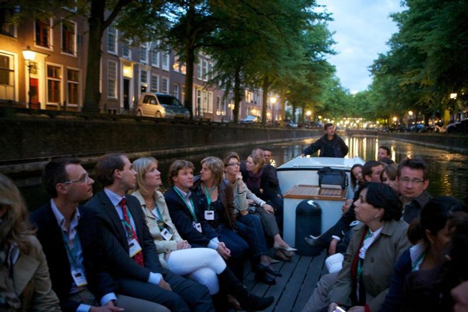 Prins voor een Nacht Ooievaart door de Haagse grachten