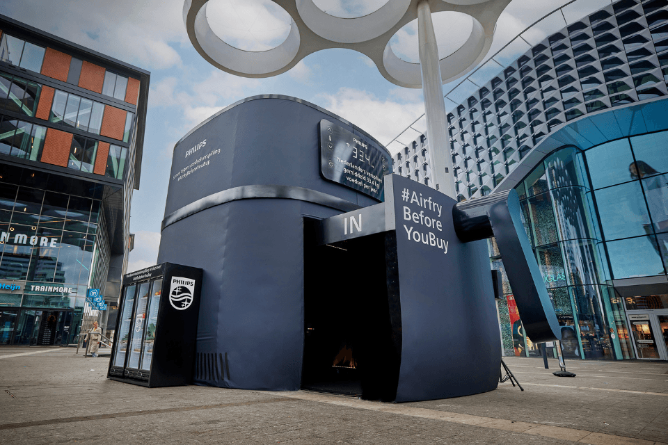 Reusachtige Philips Airfryer bij Utrecht Centraal Sta