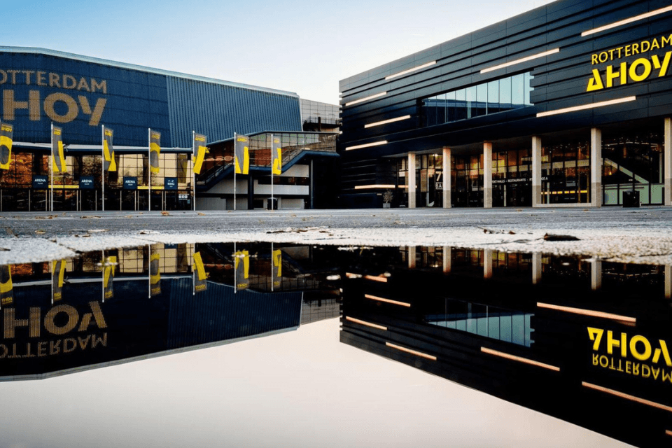 Rotterdam Ahoy water op voorplein