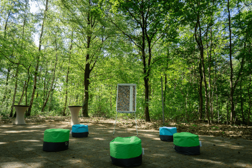 Buiten vergaderen bij Kontakt der Kontinenten