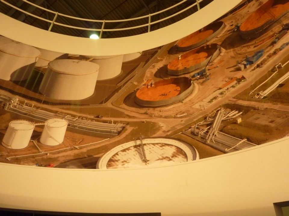 Grootformaat print aan de binnenzijde van de tankstand van Verwater op StocExpo