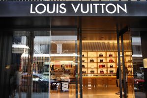 Miljardair Arnault vergroot belang in LVMH tot boven 50 procent