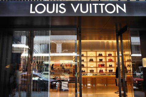 Miljardair Arnault vergroot belang in LVMH tot boven 50 procent