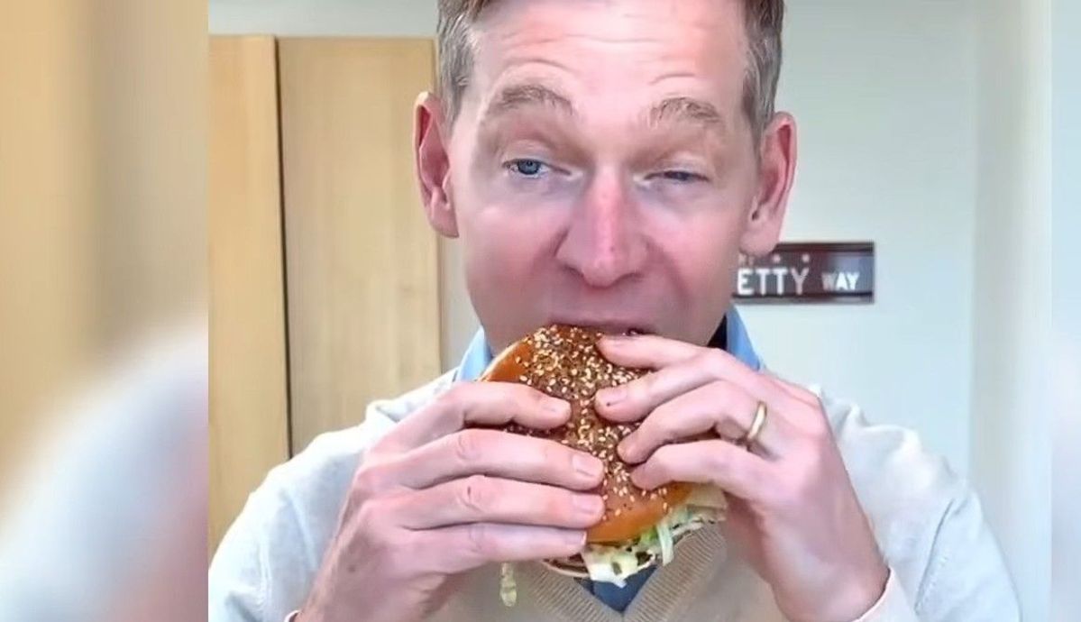 RetailSnippets: Happen in een hamburger en balanceren met een winkelkar