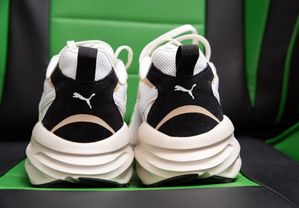 Puma boekt minder omzet en belandt diep in het rood