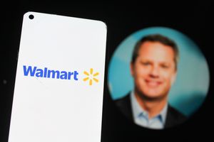 Video: Walmart-ceo zwaait af na 12 jaar transformatie
